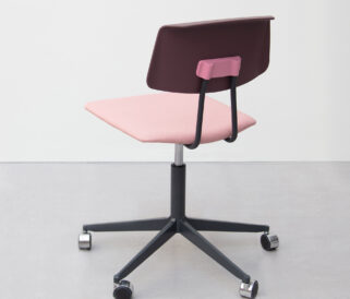 A pink share move alu hover office chair without arms with a black seat and wheels.