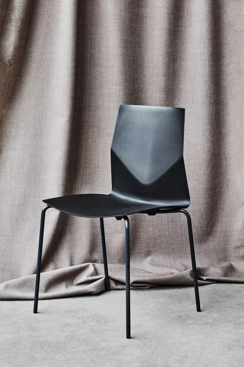 OCEE&FOUR – Chairs – FourCast 2 Four EU Ecolabel – Lifestyle Image 2 Large