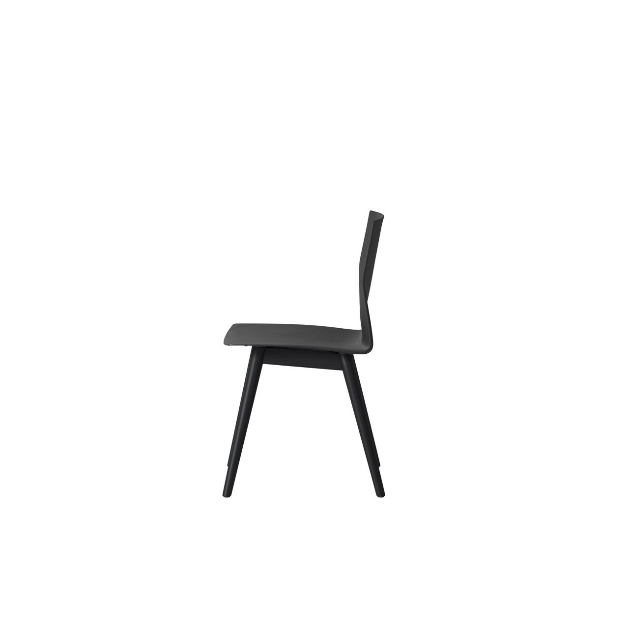 OCEE&FOUR – Chairs – FourCast 2 Four – Plastic shell - Black oak frame - Packshot Image 3 Large
