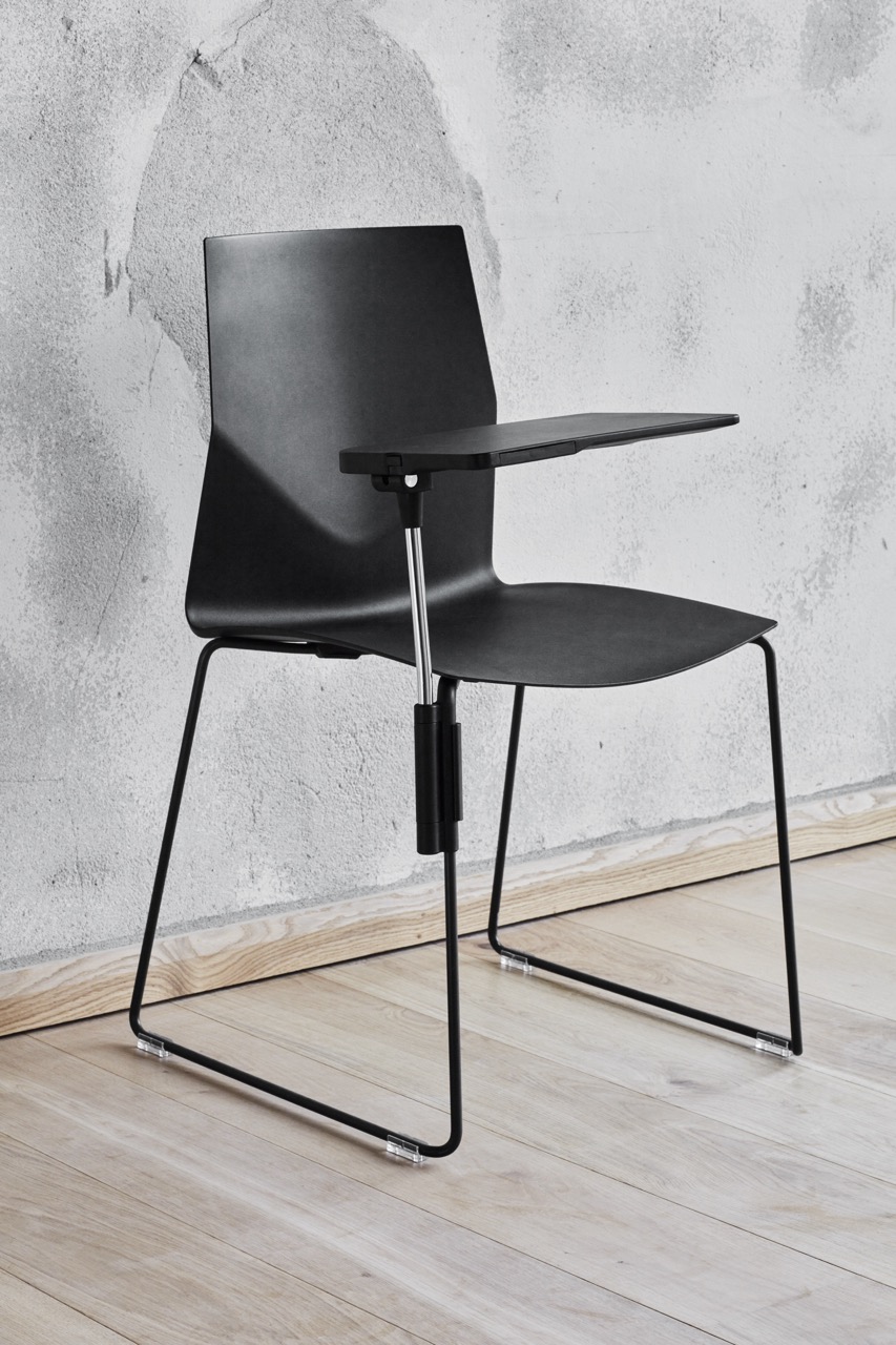 OCEE&FOUR – Chairs – FourCast 2 Line – Lifestyle Image 4 Large