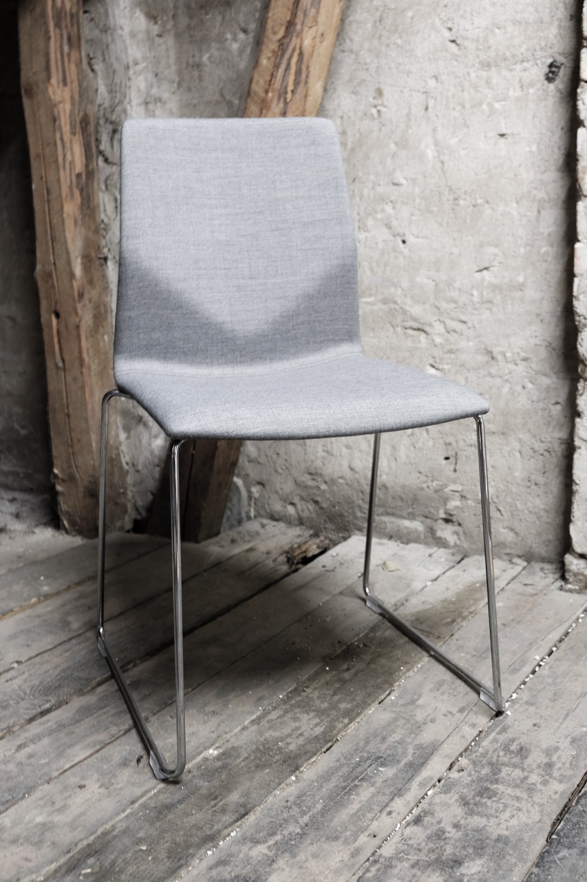 OCEE&FOUR – Chairs – FourCast 2 Line – Lifestyle Image 7 Large