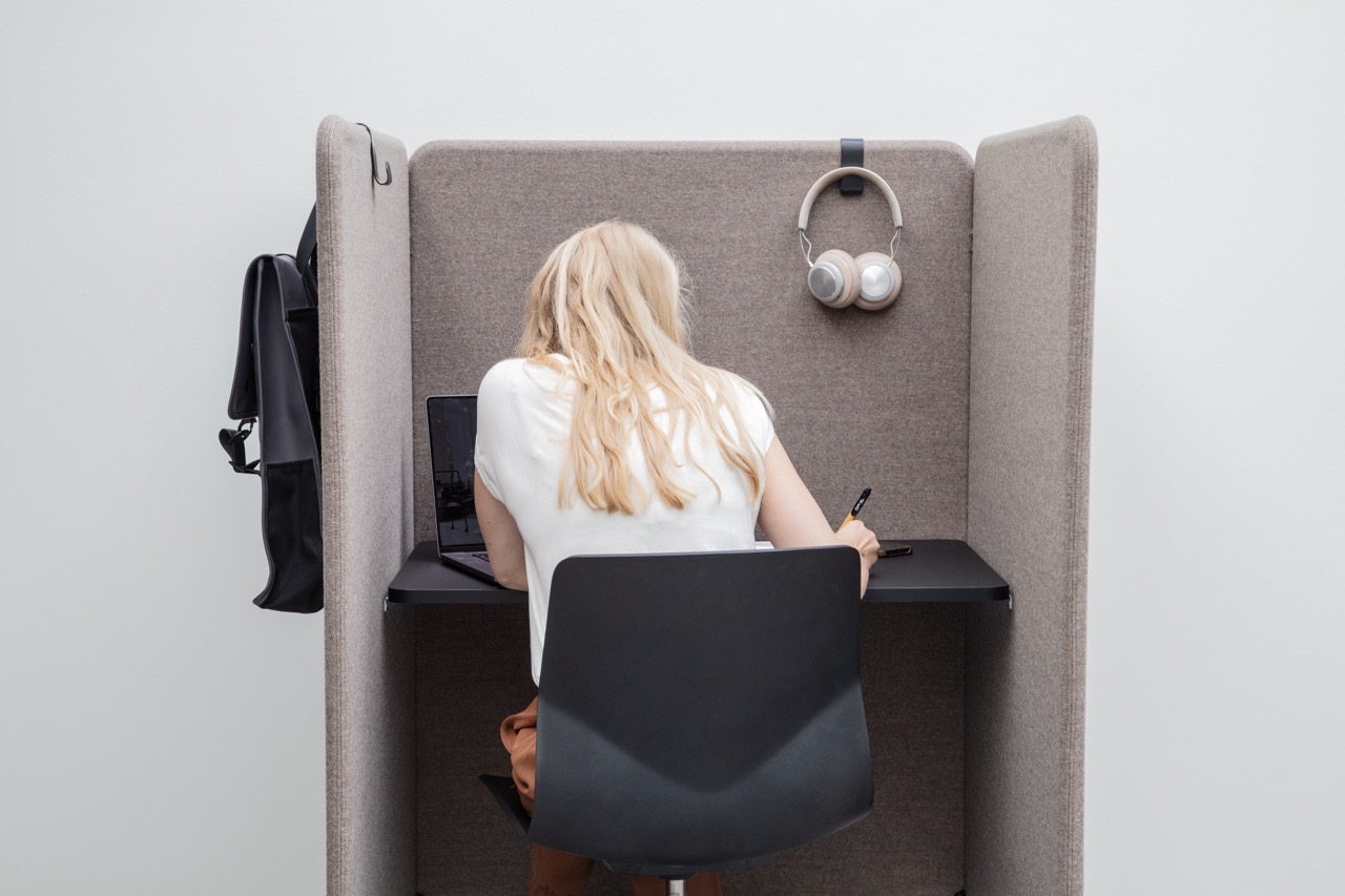 OCEE&FOUR – Work & Study Booths – FourPeople Study Booth – Lifestyle Image 2 Large