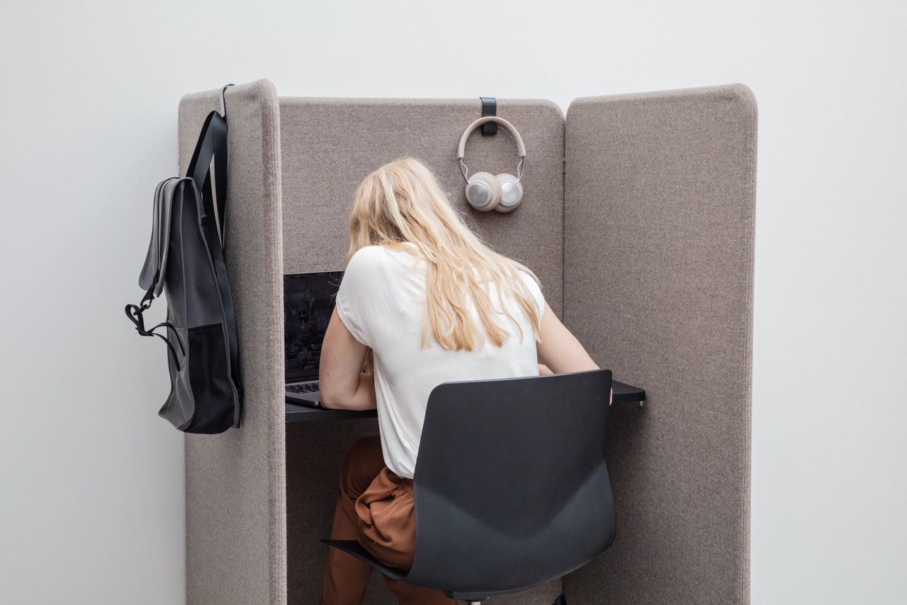 OCEE&FOUR – Work & Study Booths – FourPeople Study Booth – Lifestyle Image 3 Large