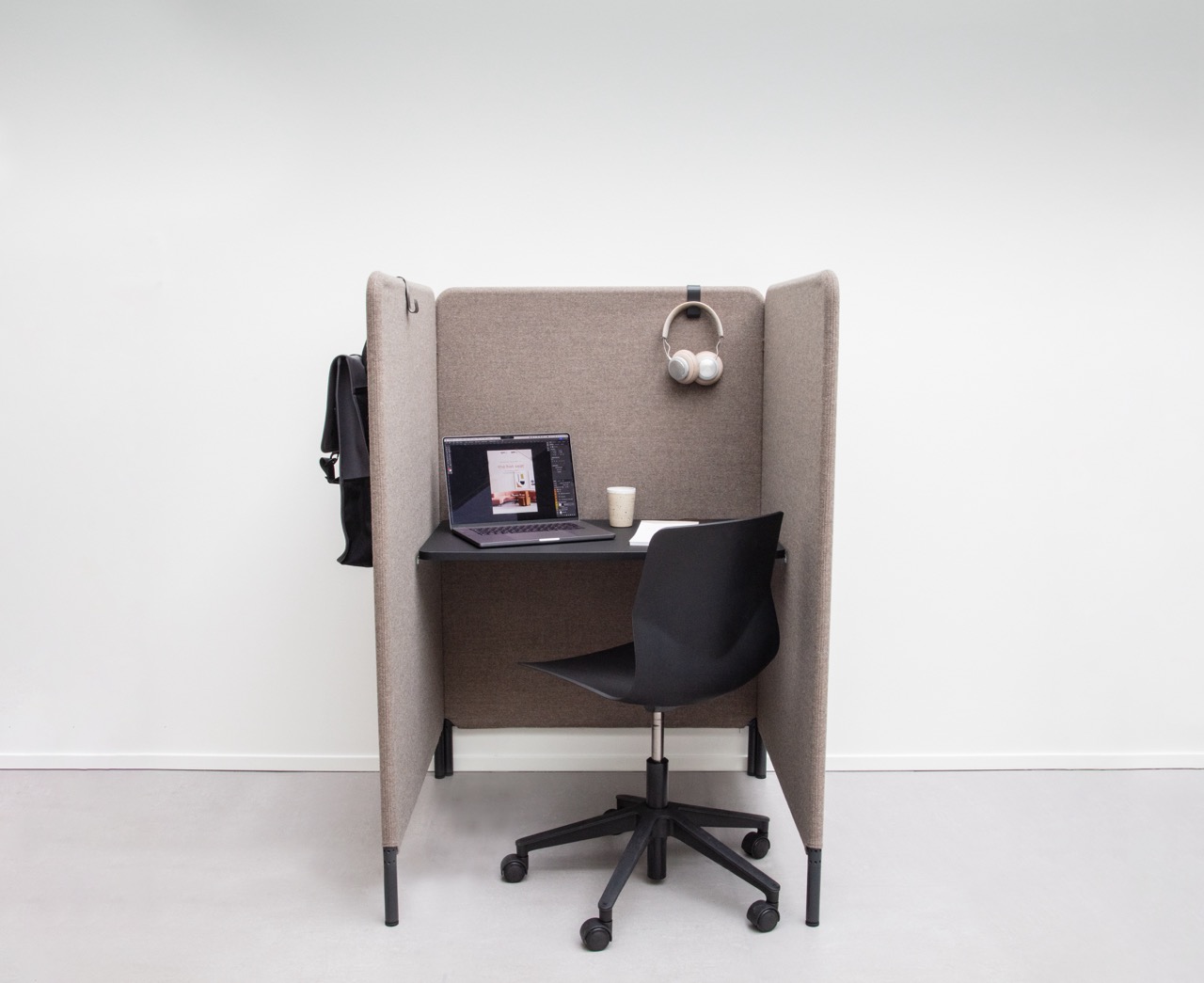 OCEE&FOUR – Work & Study Booths – FourPeople Study Booth – Lifestyle Image 4 Large