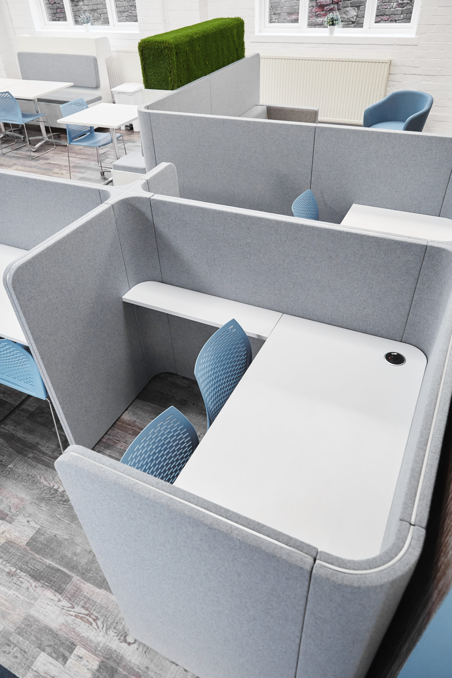 OCEE_FOUR - Work _ Study Booths - Den - Lifestyle Image 2