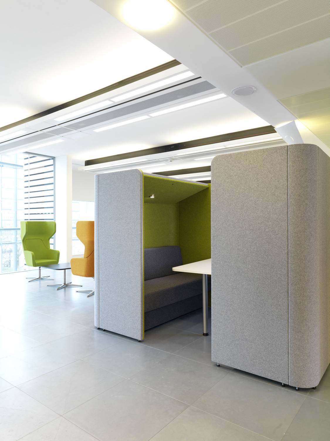 OCEE_FOUR - Work _ Study Booths - Den - Lifestyle Image 3