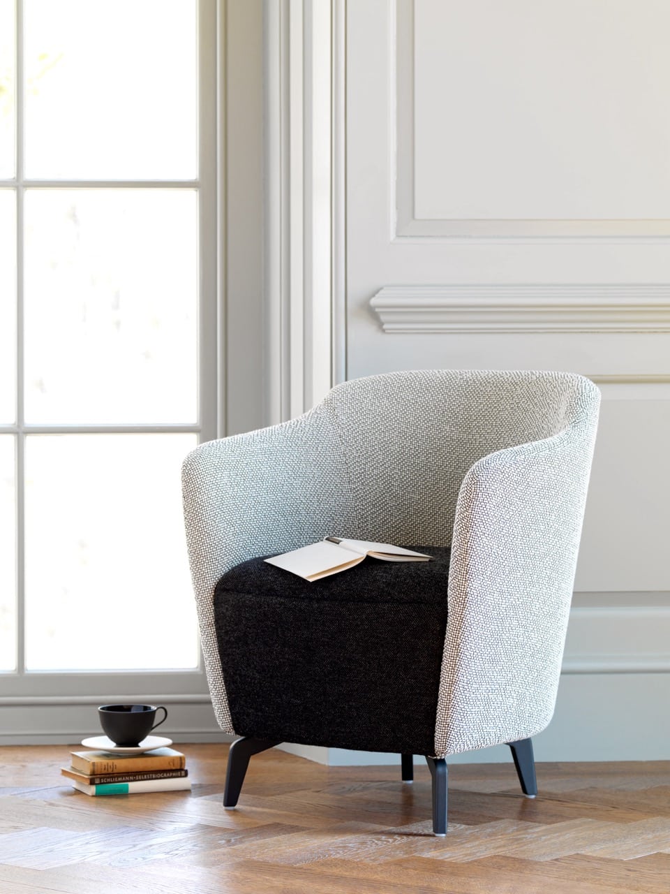 OCEE_FOUR – UK – Soft Seating – Solace – Lifestyle Image Large