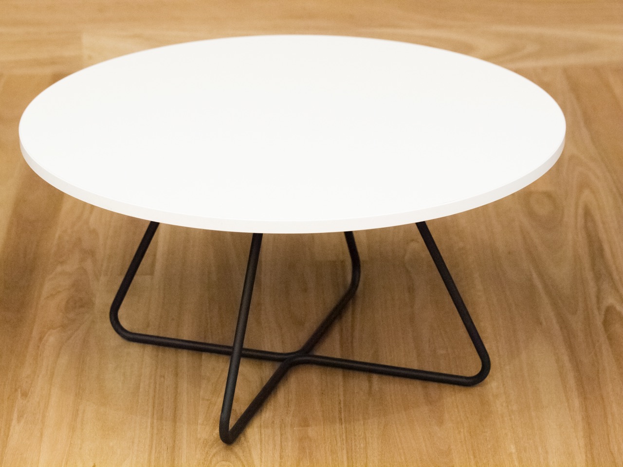 OCEE_FOUR – UK – Tables – Giggle Table – Lifestyle Image 2 Large