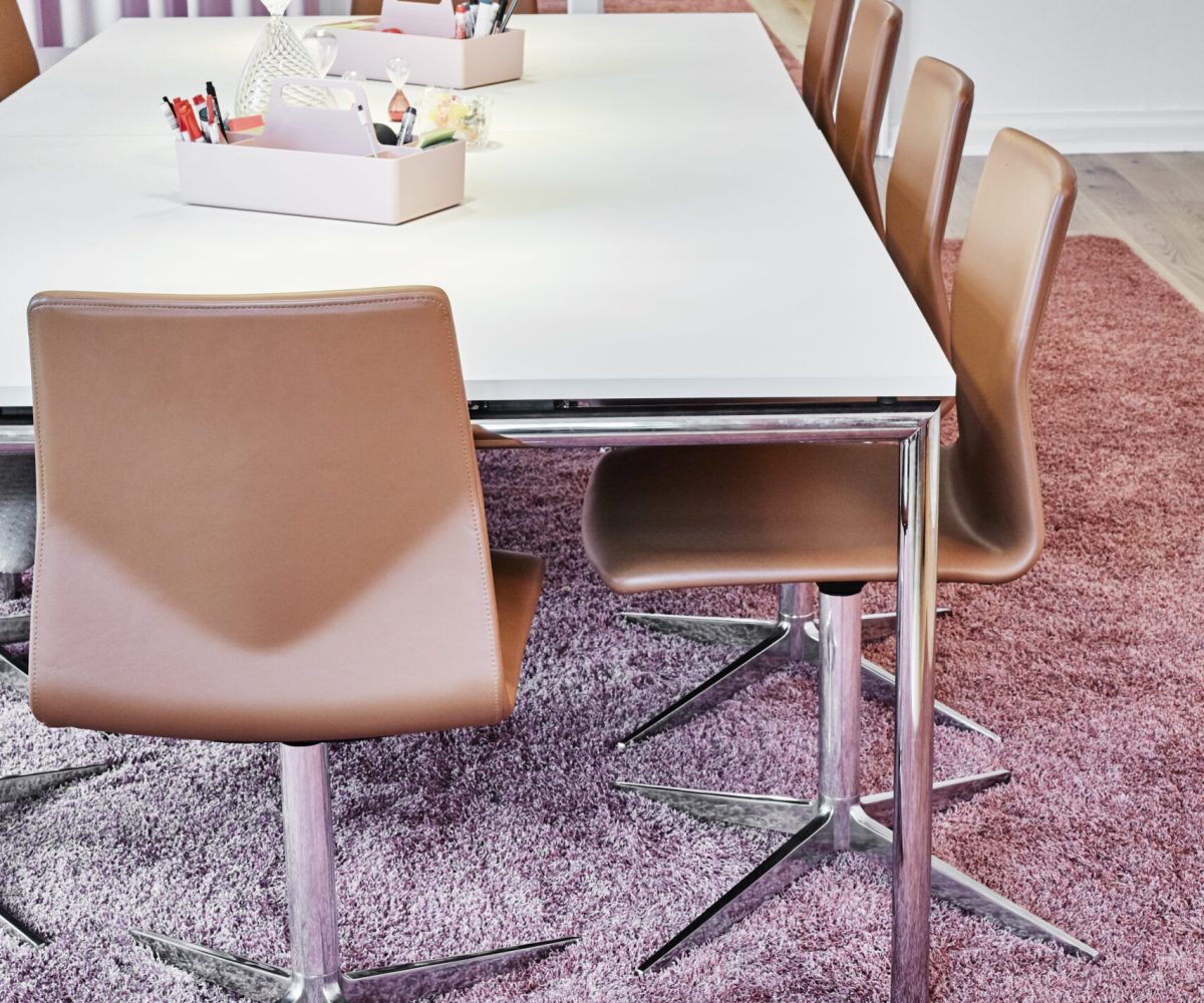 OCEE&FOUR – Tables – FourMeeting – Lifestyle Image 1
