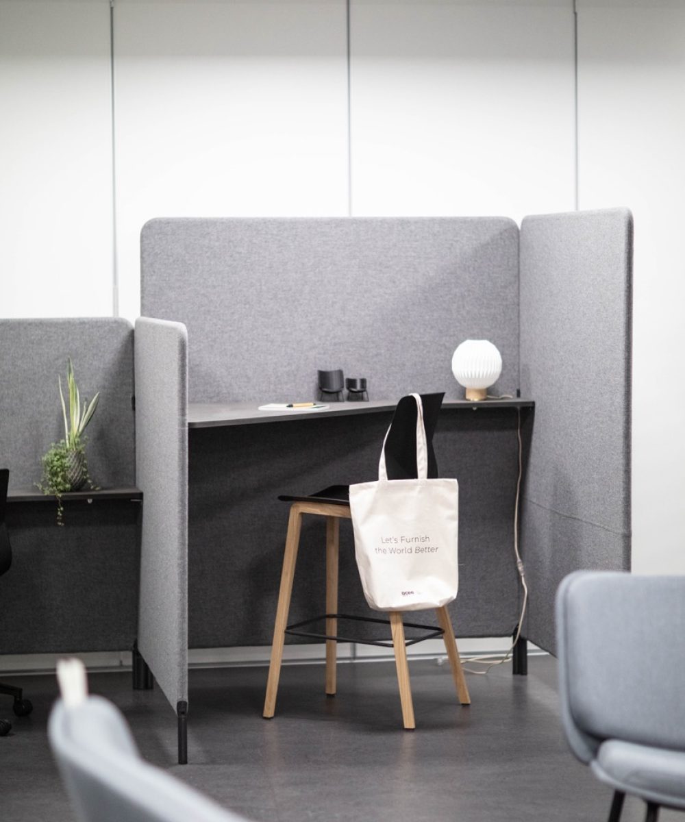 OCEE&FOUR – Work & Study Booths – FourPeople Study Booth – Lifestyle Image 1 Large