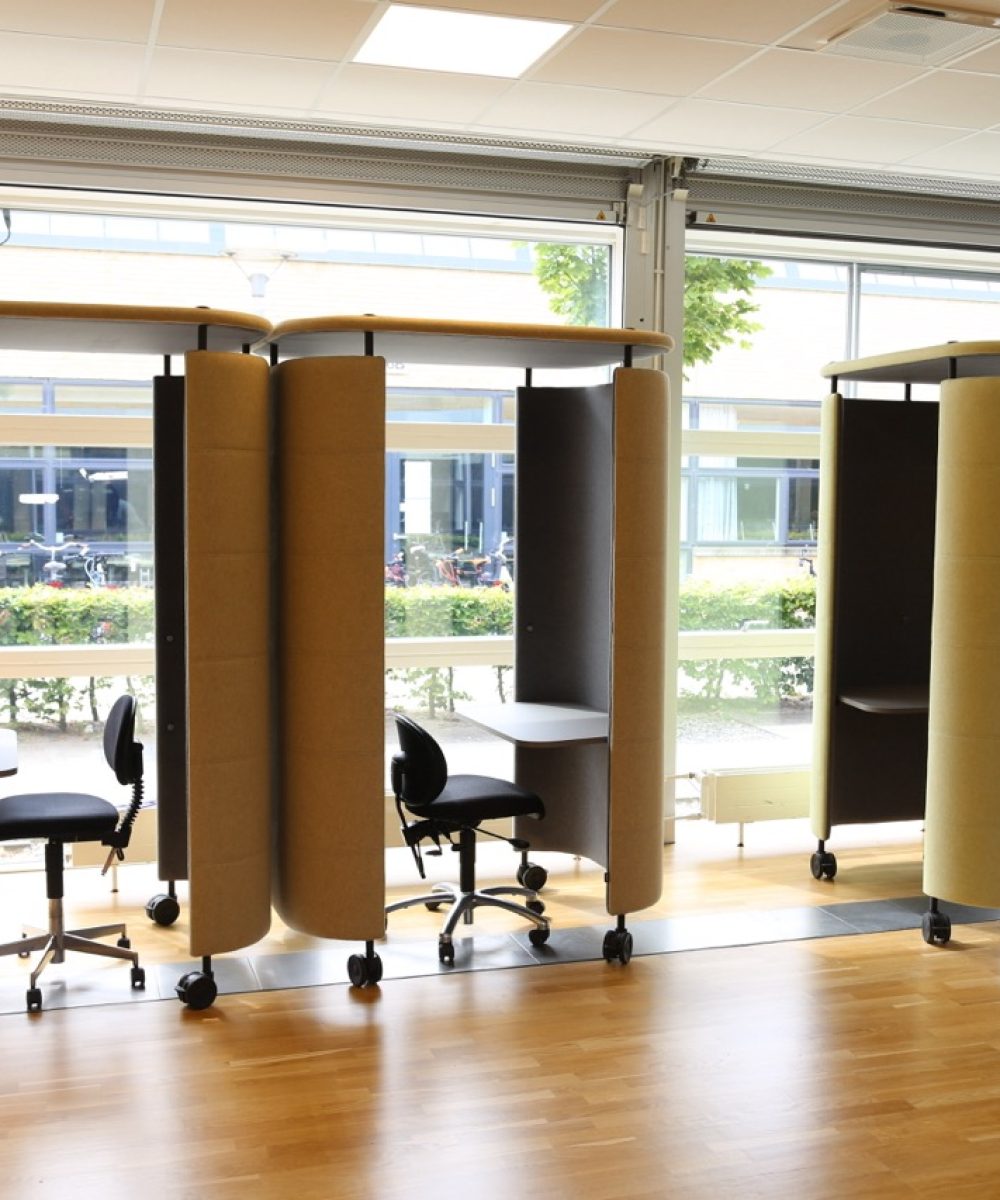 OCEE_FOUR – Work _ Study Booths – InnoPod – Lifestyle Image 1 Large