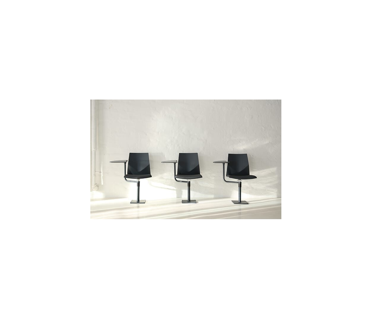 OCEE&FOUR – Chairs – FourCast 2 Audi – Lifestyle Image 3
