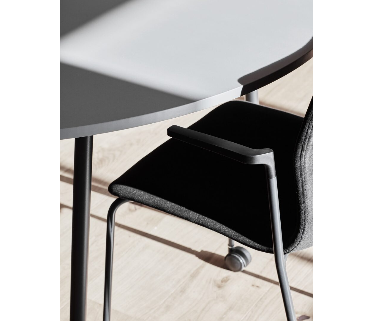 OCEE&FOUR – Chairs – FourSure 77 – Details Image 1 Large