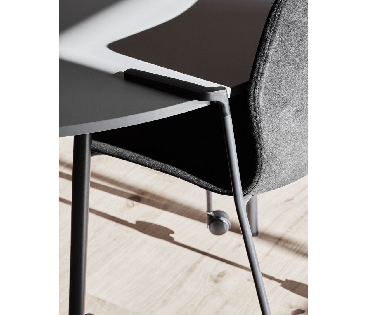 OCEE&FOUR – Chairs – FourSure 77 – Details Image 2 Large