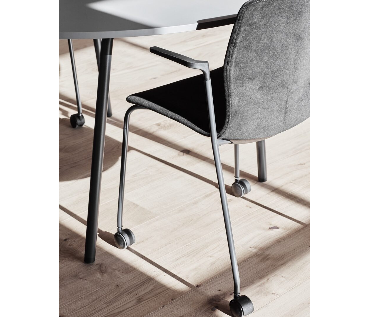 OCEE&FOUR – Chairs – FourSure 77 – Details Image 4 Large