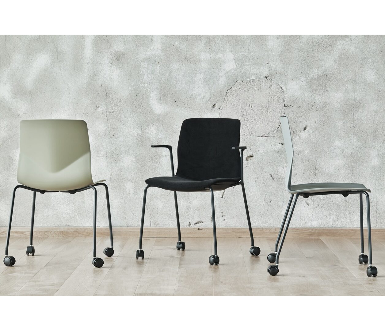 OCEE&FOUR – Chairs – FourSure 77 – Lifestyle Image 1 Large