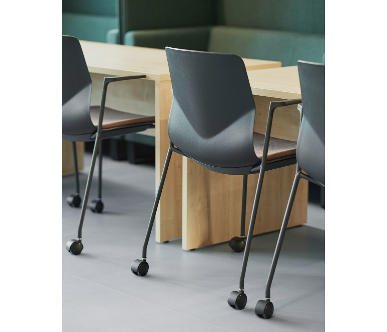 OCEE&FOUR – Chairs – FourSure 77 – Lifestyle Image 10 Large