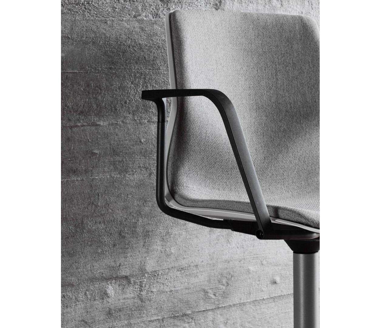 OCEE&FOUR – Chairs – FourSure 99 – Details Image 2 Large