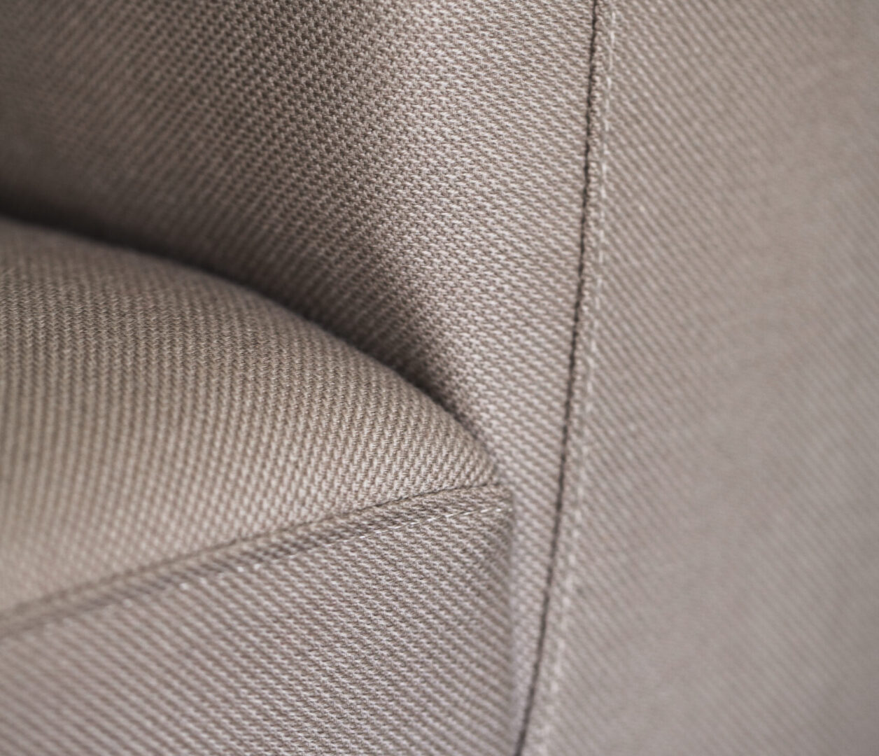 OCEE&FOUR – Soft Seating – FourLikes Sofa – Details Image 1