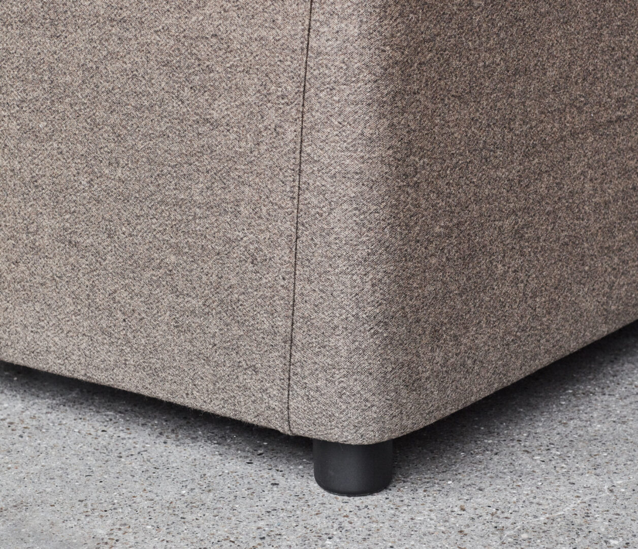 OCEE&FOUR – Soft Seating – FourLikes Sofa – Details Image 7