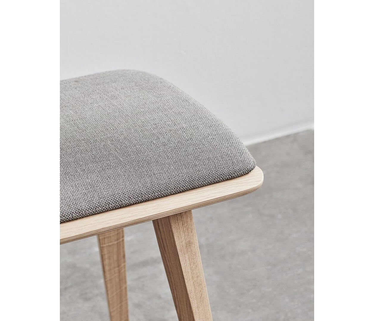 OCEE&FOUR – Stools & Benches – Share Bench – Details Image Large