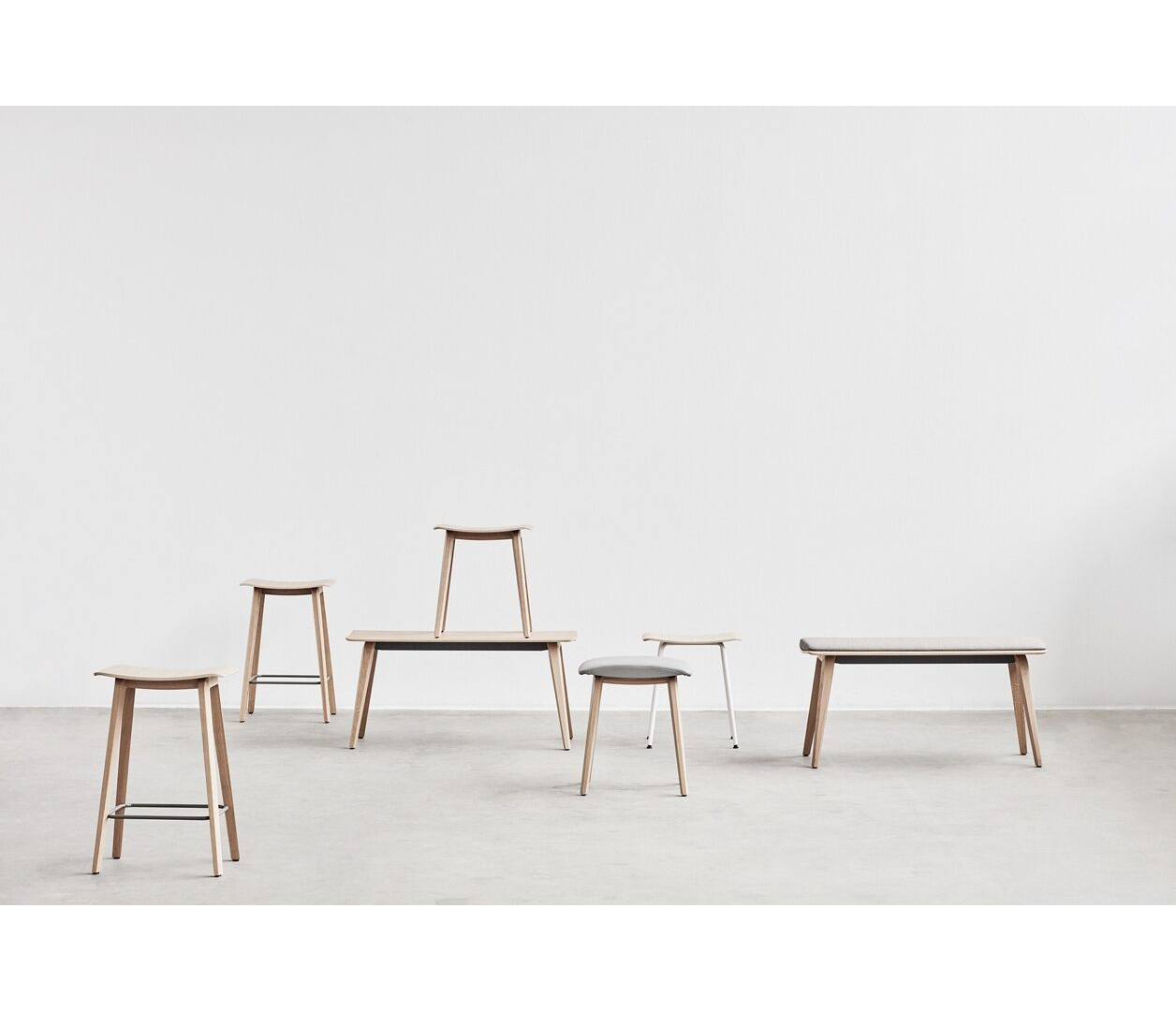 OCEE&FOUR – Stools & Benches – Share Bench – Lifestyle Image (3) Large