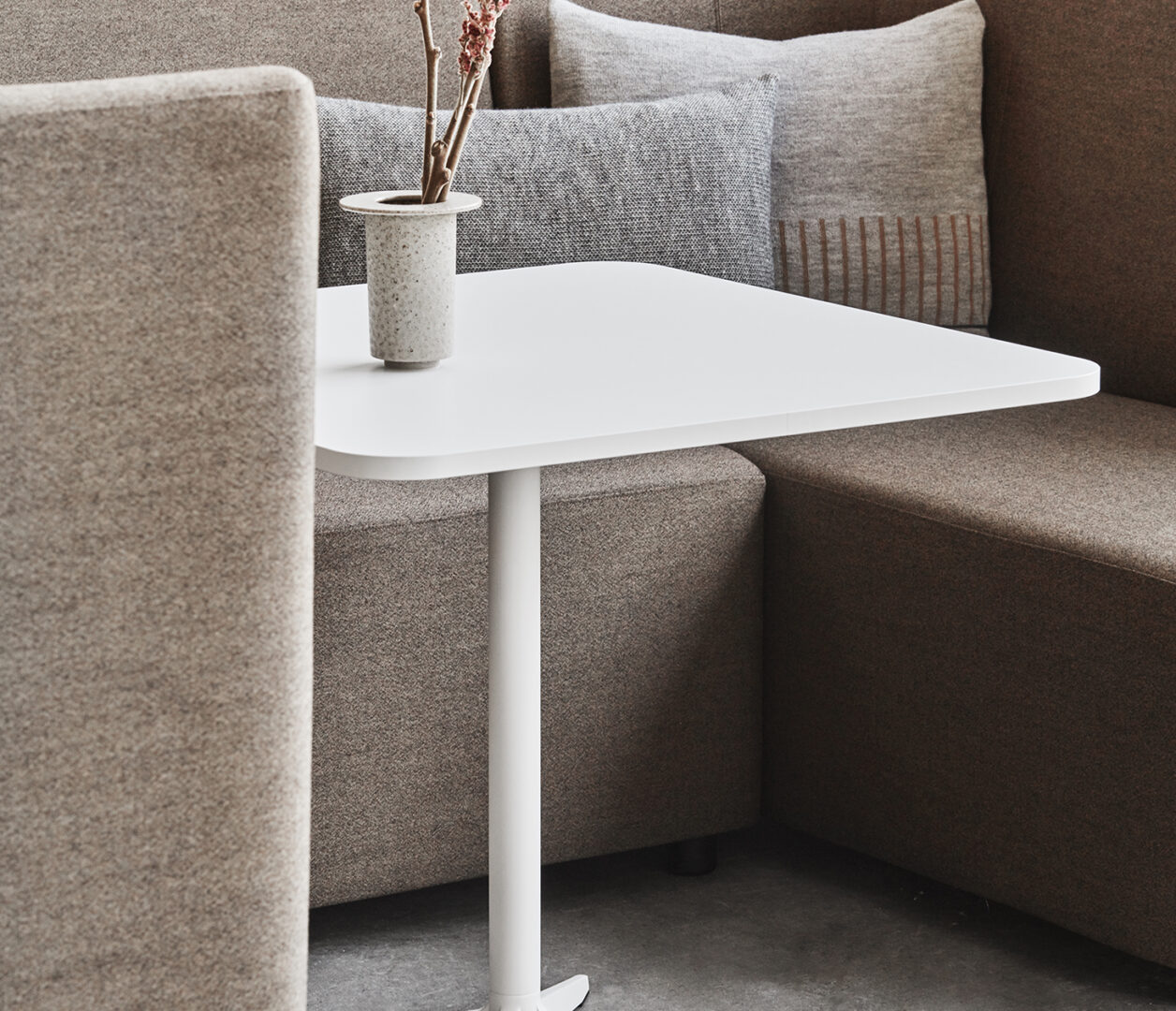 OCEE&FOUR – Tables – FourResting – Lifestyle Image 2