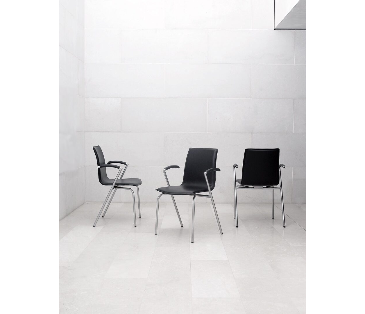 OCEE_FOUR – Chairs – G2 – Lifestyle Image 2 Large