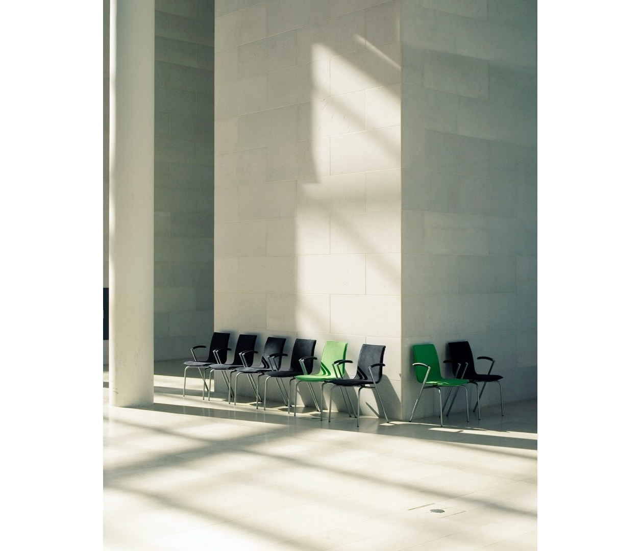 OCEE_FOUR – Chairs – G2 – Lifestyle Image 3 Large