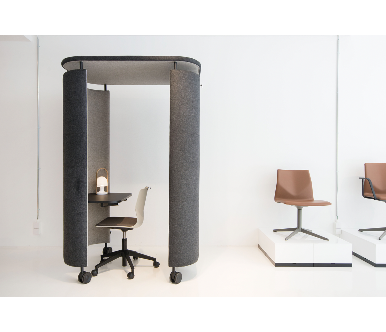 OCEE_FOUR – Work _ Study Booths – InnoPod – Packshot Image 4 Large